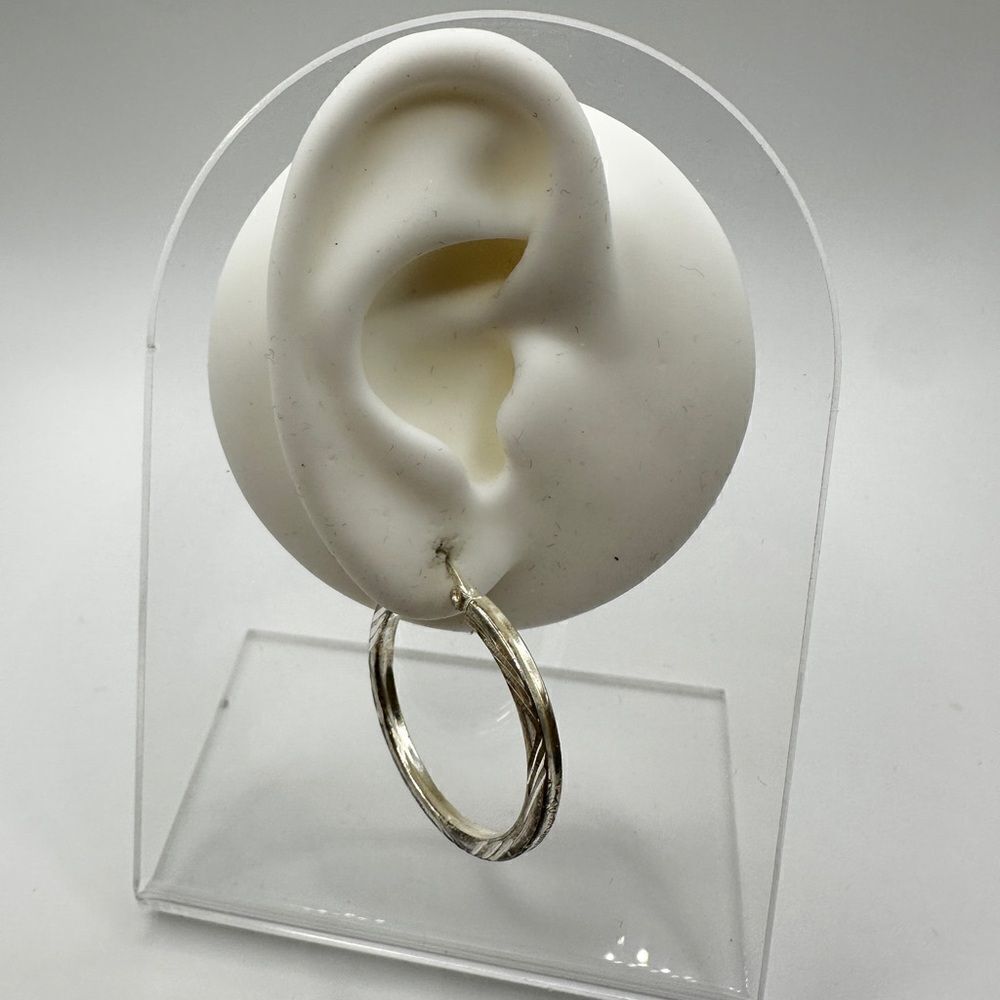 NWT 1.25" diameter sterling silver‎ and diamond cut hoop earrings! - Picture 7 of 9